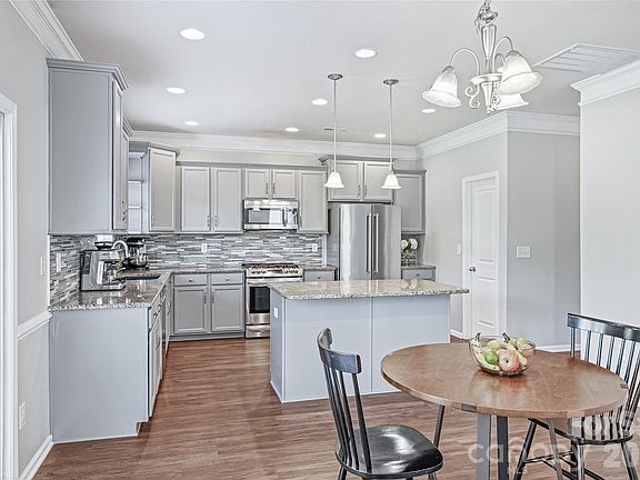 4th image of 7041 Carnwarth Ln