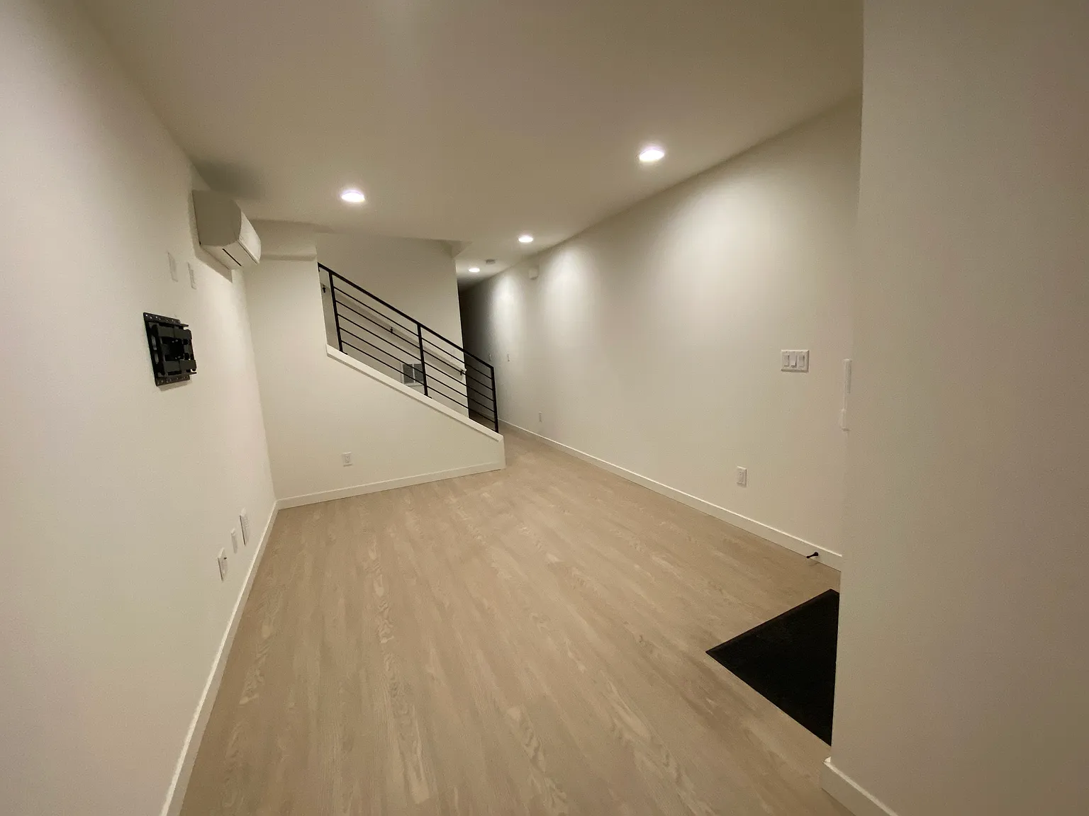 3 bed, 1310 sqft, $4,150 — Photo 2
