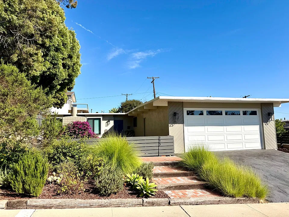 222 La Jolla Dr