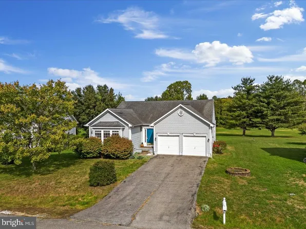 220 Hook Dr, Martinsburg, WV 25405