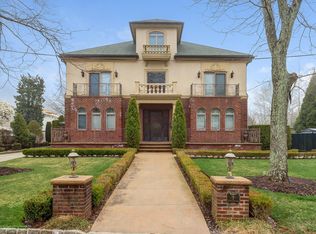 7 Buttonwood Rd, Staten Island, NY 10304