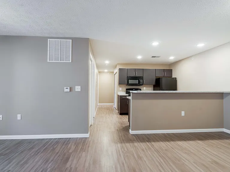Greenbrier Apartments — Photo 67