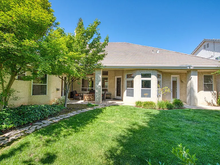 10234 N Rowell Ave — Photo 27