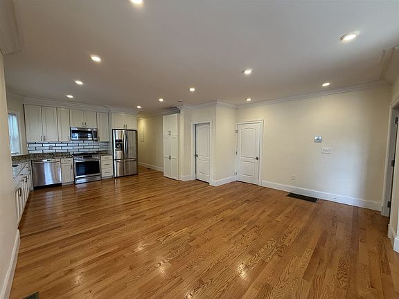 5th image of 67 Newton St Unit 1