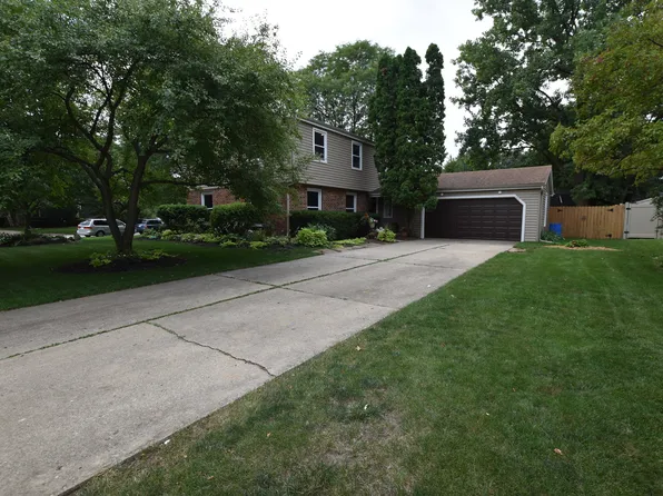 100 Mescallero Ct, Naperville, IL 60563