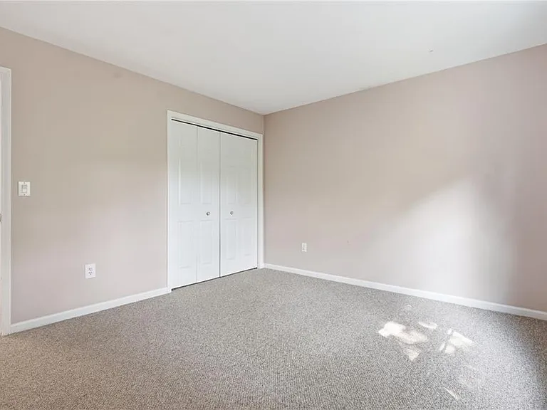 2 Lafayette Dr — Photo 23