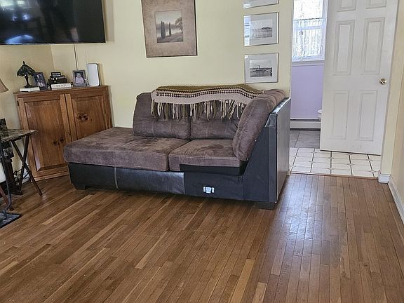 4th image of 7 Chapman Way