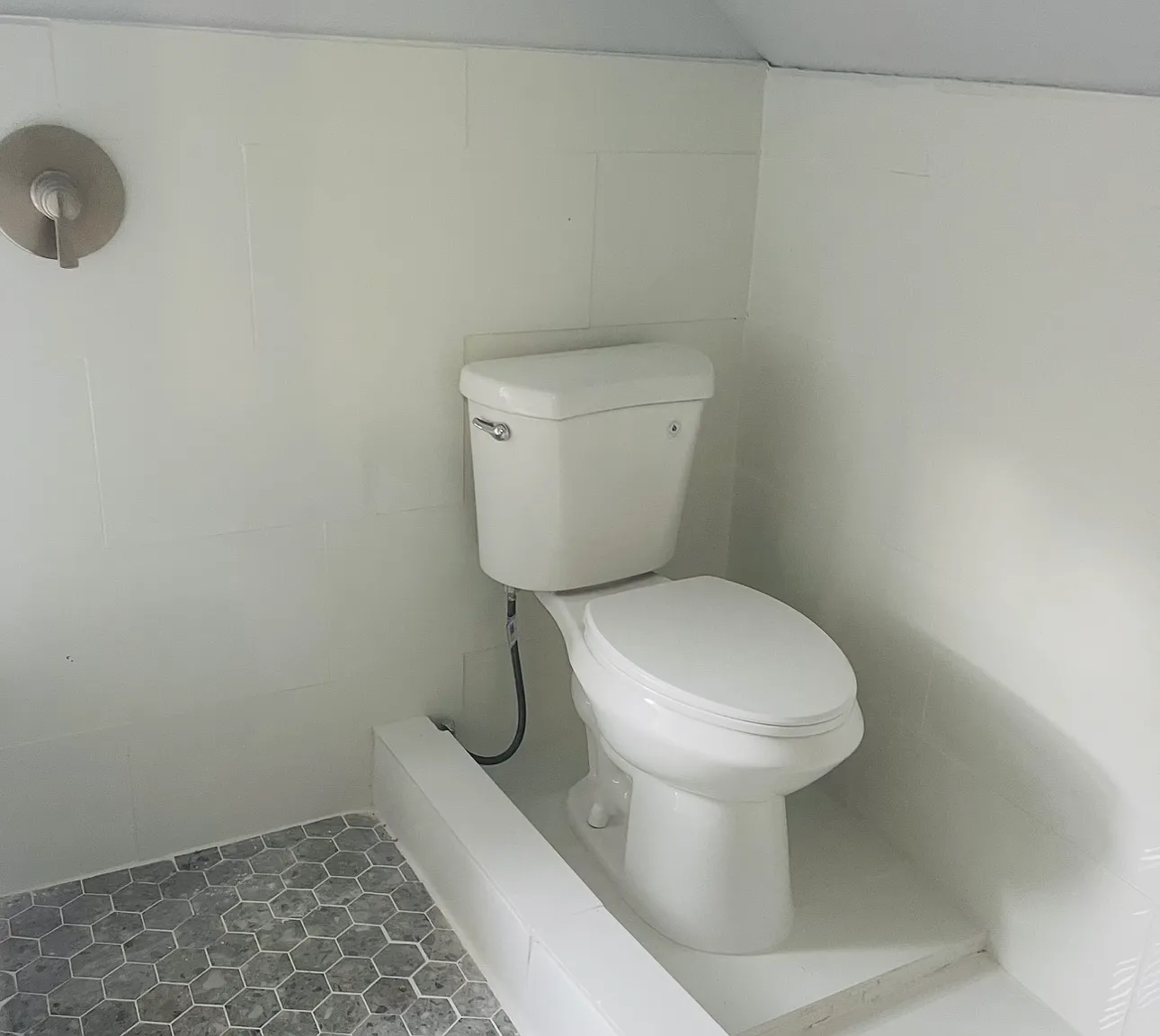Studio, 700 sqft, $1,100 — Photo 4