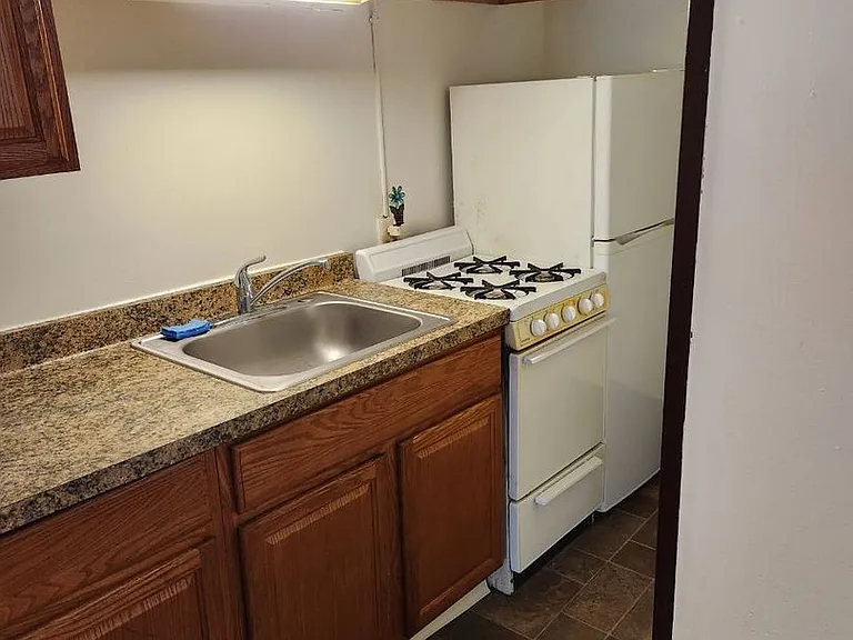 104 Boardman St — Photo 5