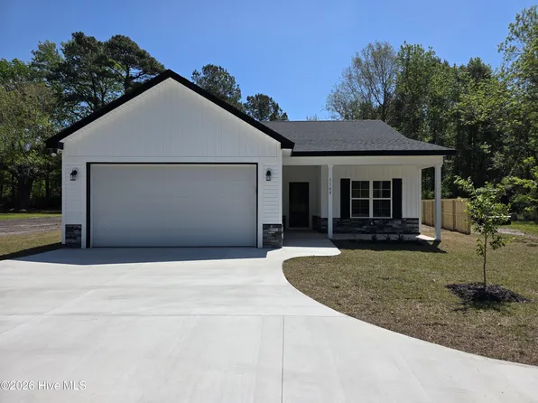 1388 Old Folkstone Road, Sneads Ferry, NC 28460
