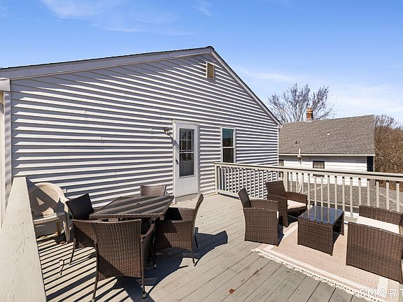 4th image of 132 Howard Avenue