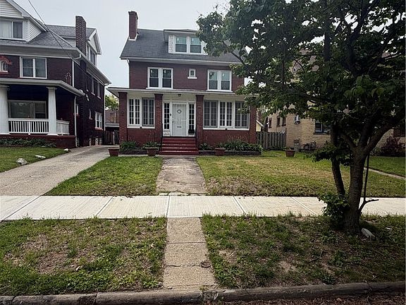 4th image of 1070 Parkside Rd