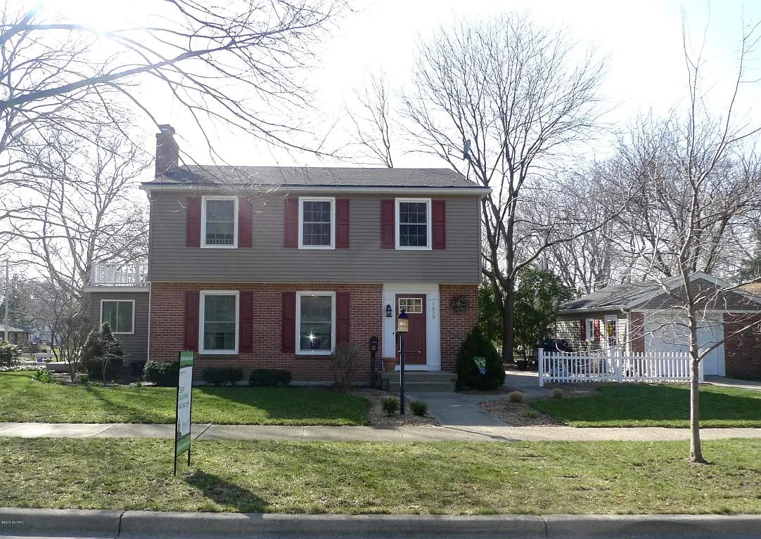 1655 Lotus Ave SE photo 1