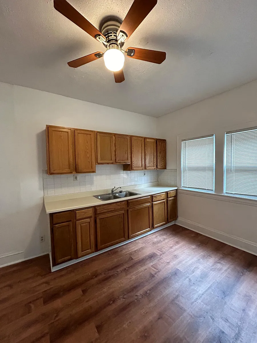 Building Photo - 3443 E 149th St #1