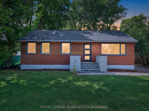 126 David Dr, Ottawa, ON K2G 2N9