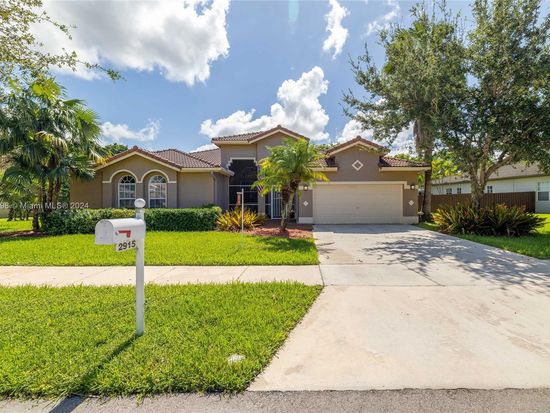 2915 Fairways Dr, Homestead, FL 33035