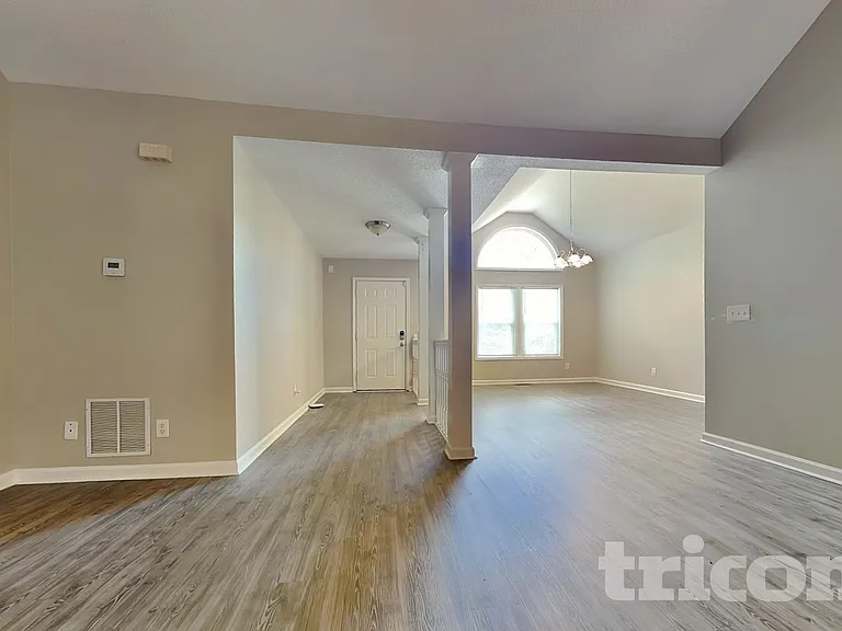 37 Abbotsford Dr — Photo 2