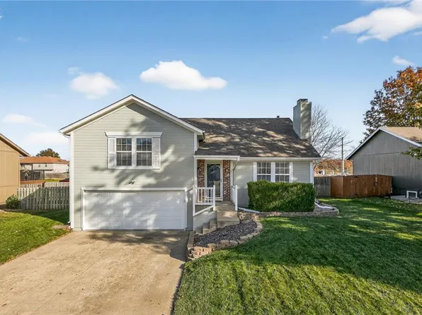 653 SE Canterbury Ln, Lees Summit, MO 64063