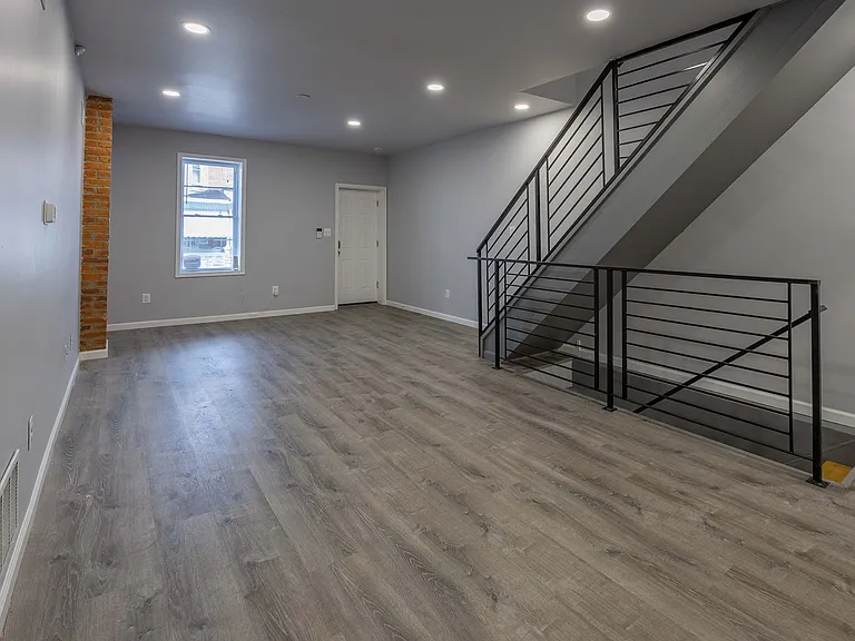 574 E Herman St — Photo 10