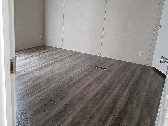 3rd image of 1267 N East Boulevard Site 8