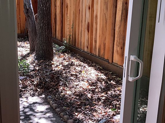 2nd image of 105 Oak Rim Way