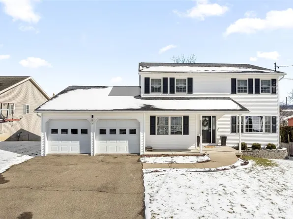 724 Monforte Dr, Endicott, NY 13760