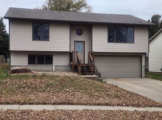 511 W 17th St, Yankton, SD 57078