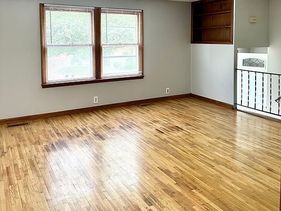 3rd image of 6320 & 6322 N Fruitridge Ave #6322
