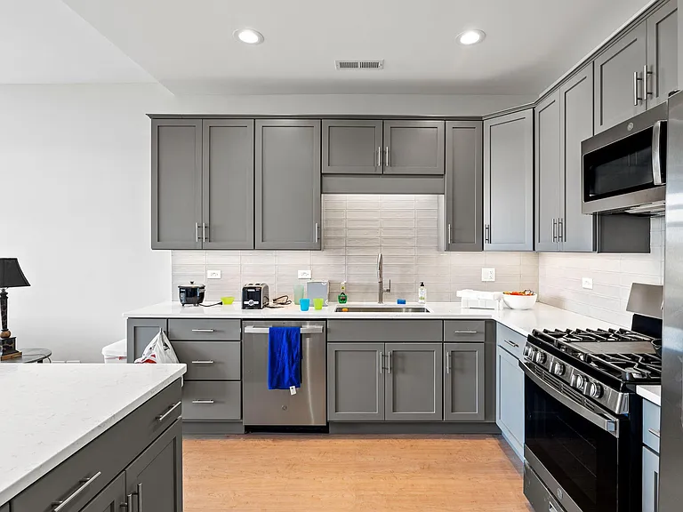 2211 Maple Ave #203 — Photo 33