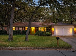 613 Circleview Dr N, Hurst, TX 76054