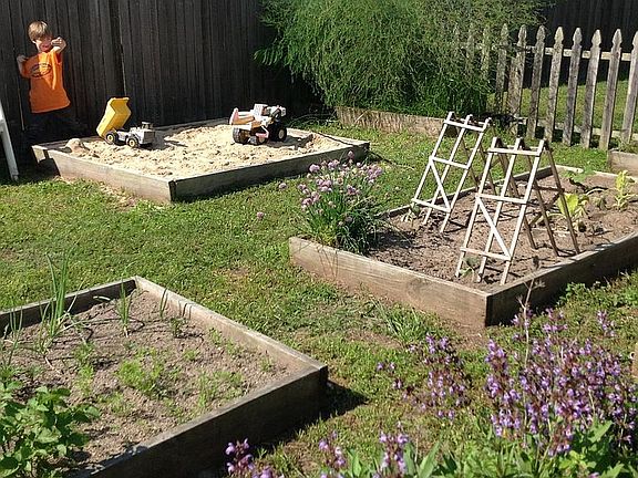 Large garden with sandbox 