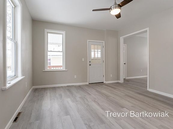 2nd image of 2362 Greenwood St
