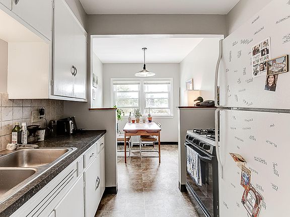 4th image of 2097 Como Ave APT 2