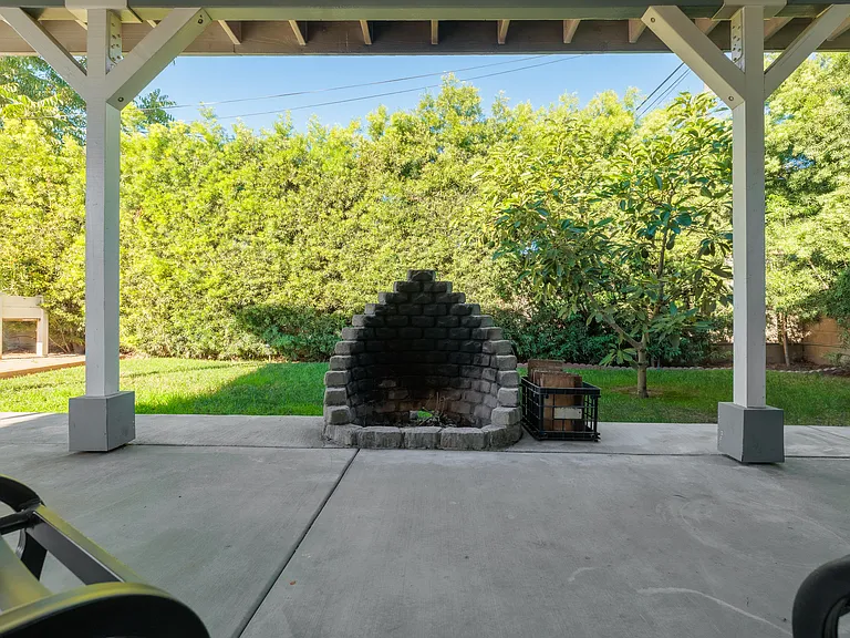 10208 S Hobart Blvd — Photo 4