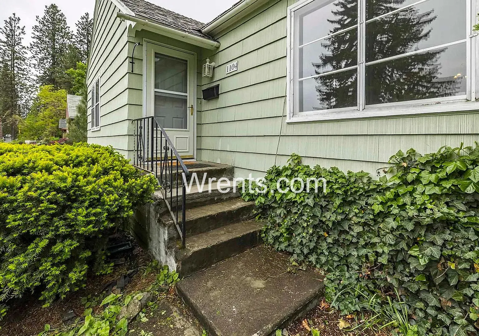 Spacious 4-Bedroom Home With Huge Fenced Yard Spokane's South Hill — Photo 1