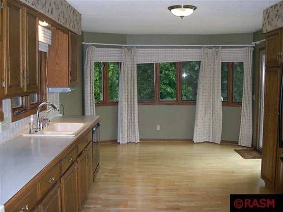 2nd image of 220 Mapleridge Dr