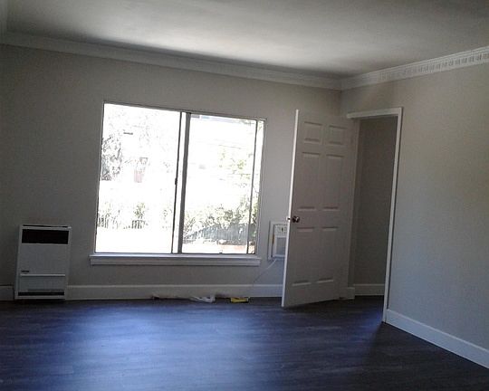 3rd image of 340 S Mariposa Ave