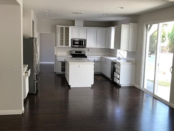 4th image of 28618 Maplewood Dr