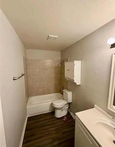 1500 Lake Shore Dr #113 — Photo 9