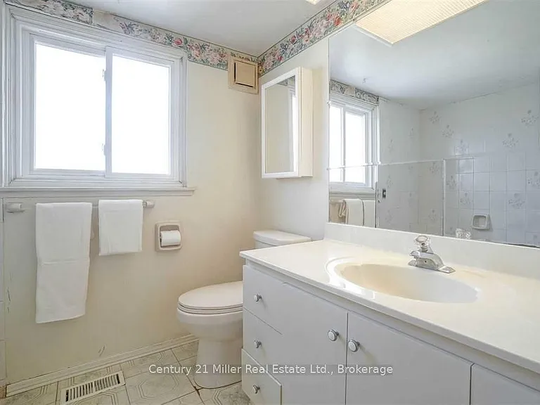 35 Melville Cres — Photo 12