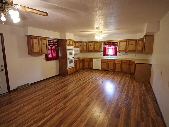 5th image of 1888 Uker Ln