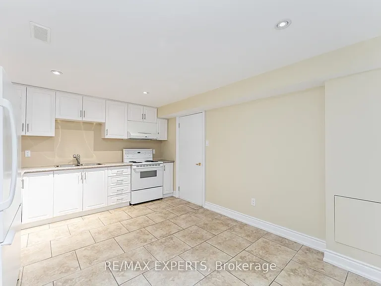 462 Vaughan Mills Rd #BASEMENT — Photo 11