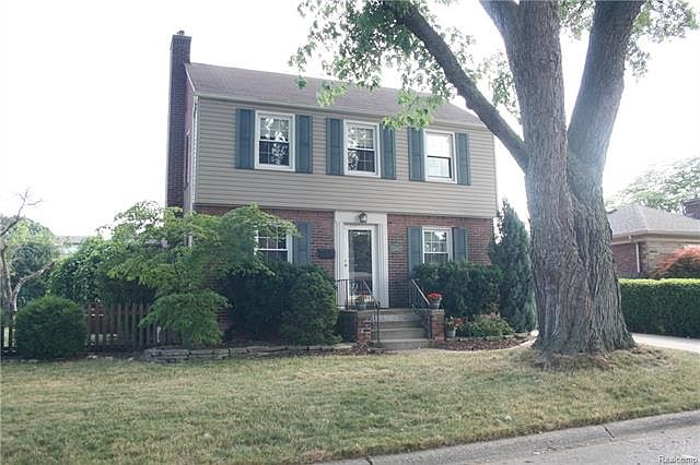 1st image of 22412 Manor St