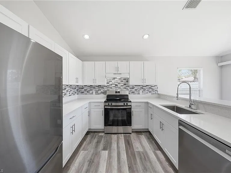 4621 25th St SW — Photo 6