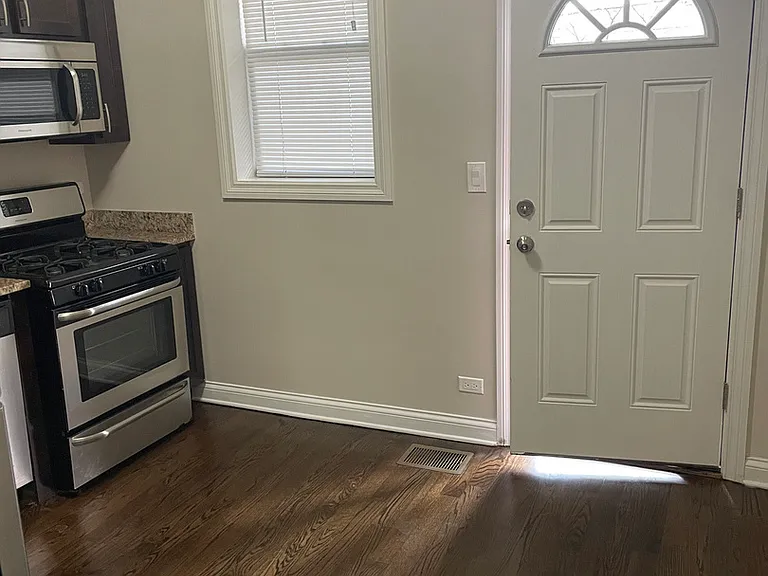 1756 W Montrose Ave #1E — Photo 13