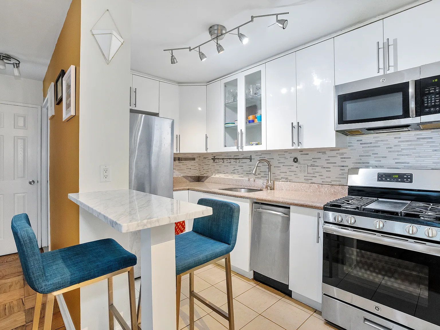 333 East 45th Street — Photo 4