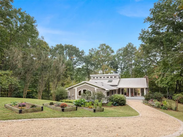 672 Garren Creek Rd, Fairview, NC 28730