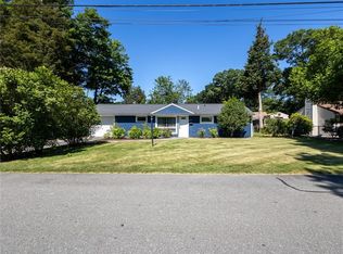 69 Haverhill Ave, Warwick, RI 02886