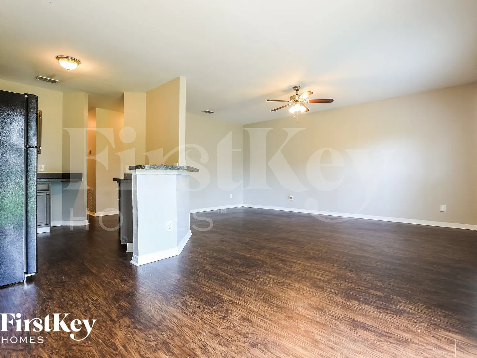 4 bed, 2.0 bath, 1400 sqft, $1,935 — Photo 2
