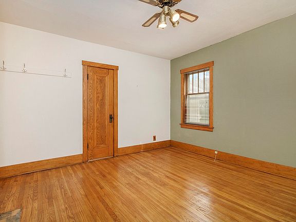 3rd image of 90 Woodward Ave